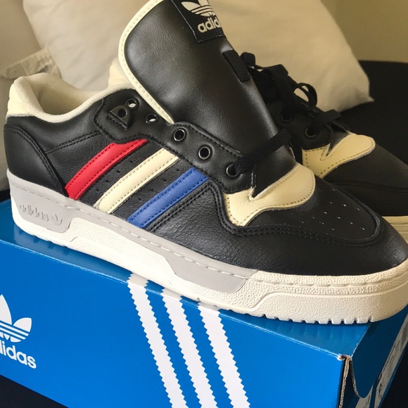 Men's Adidas Rivalry low sneakers